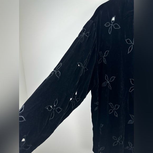 Vintage Vivienne Tam Velvet Cut Out black button up shirt Size Unknown/ Large - Picture 3 of 8